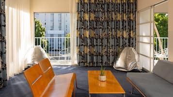 Egyptian cotton sheets, premium bedding, pillow-top beds, minibar