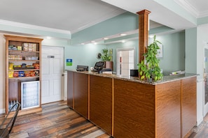 Reception - SureStay Hotel by Best Western Helen Downtown (Helen)