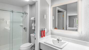 Suite, 1 King-Bett, Nichtraucher, Whirlpool | Badezimmer