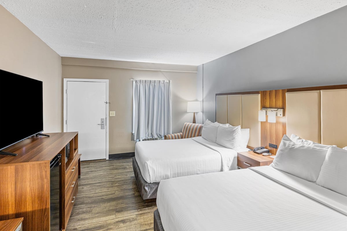 Standard Room, 2 Double Beds, Non Smoking, Refrigerator & Microwave | Desk, laptop workspace, iron/ironing board, free WiFi