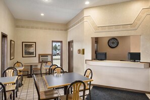 Lobby - Super 8 by Wyndham Carbondale (Carbondale)