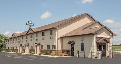 Days Inn by Wyndham Le Roy/Bloomington Southeast