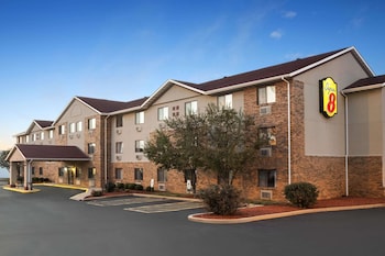 Super 8 by Wyndham Fairview Heights-St. Louis