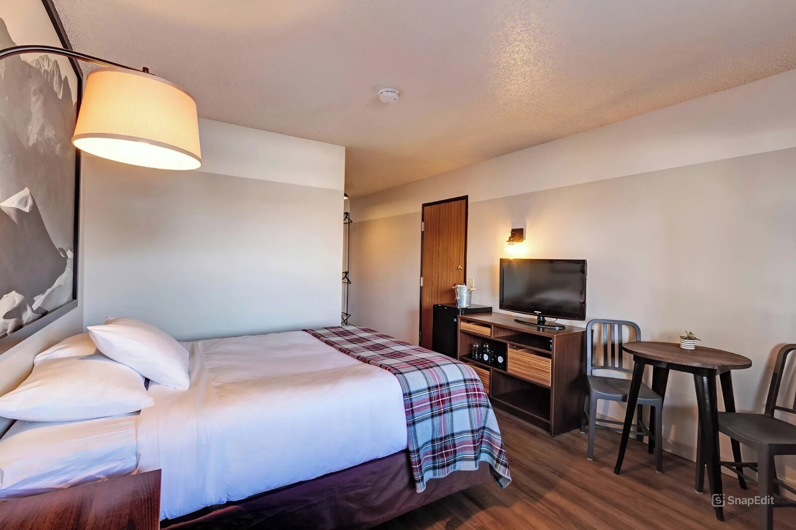 Loyal Duke Queen | Desk, free WiFi, bed sheets