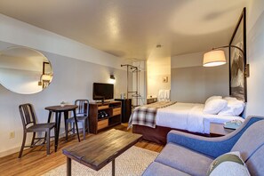 Salida King | Escrivaninha, Wi-Fi de cortesia, roupa de cama