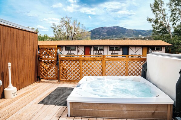 مغطس سبا خارجي