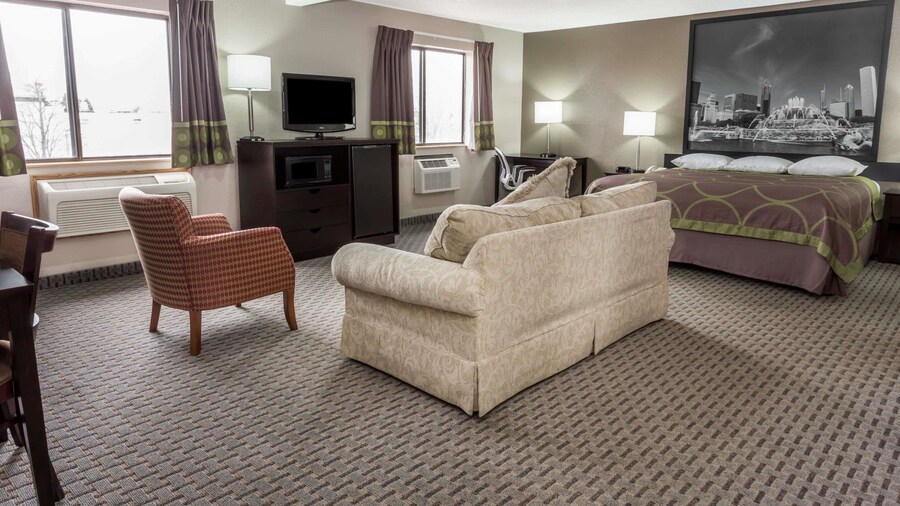 Super 8 by Wyndham Mundelein/Libertyville Area