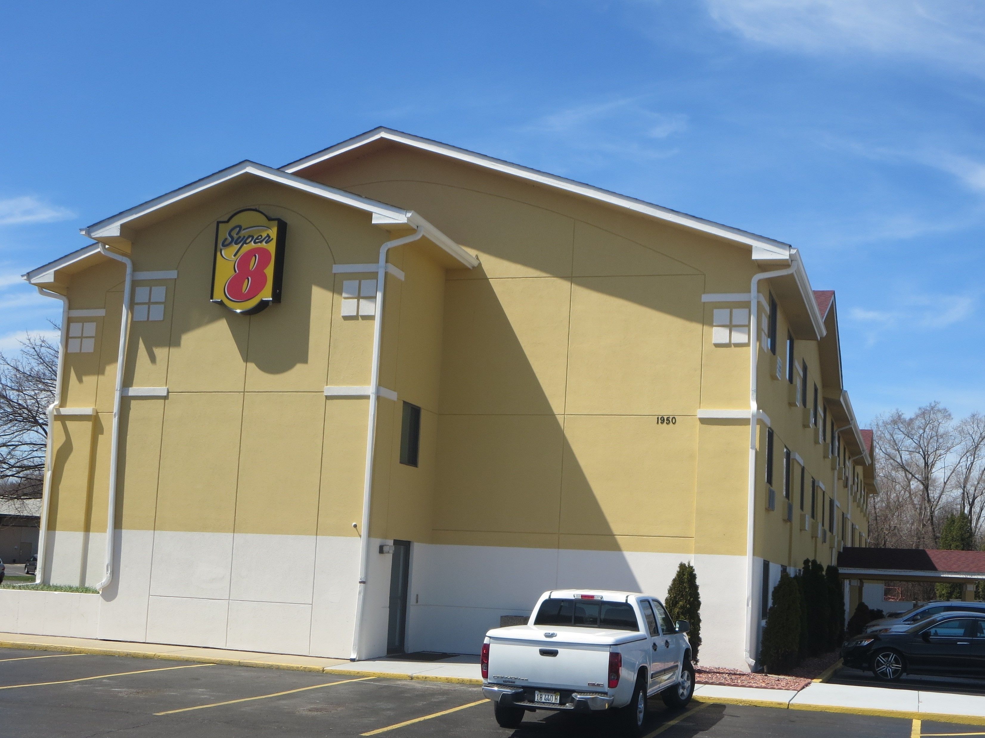 Photo - Super 8 by Wyndham Mundelein/Libertyville Area