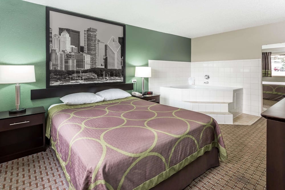 Super 8 by Wyndham Mundelein/Libertyville Area