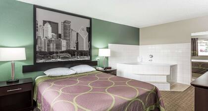 Super 8 by Wyndham Mundelein/Libertyville Area