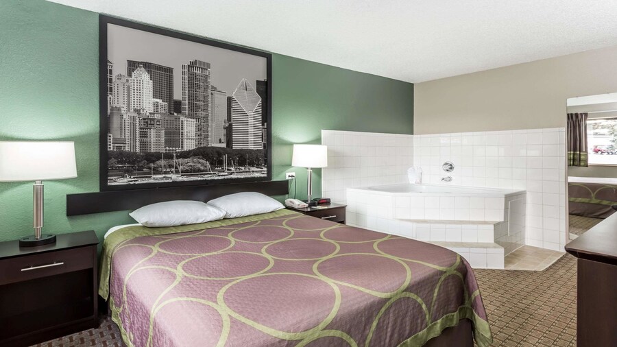 Super 8 by Wyndham Mundelein/Libertyville Area