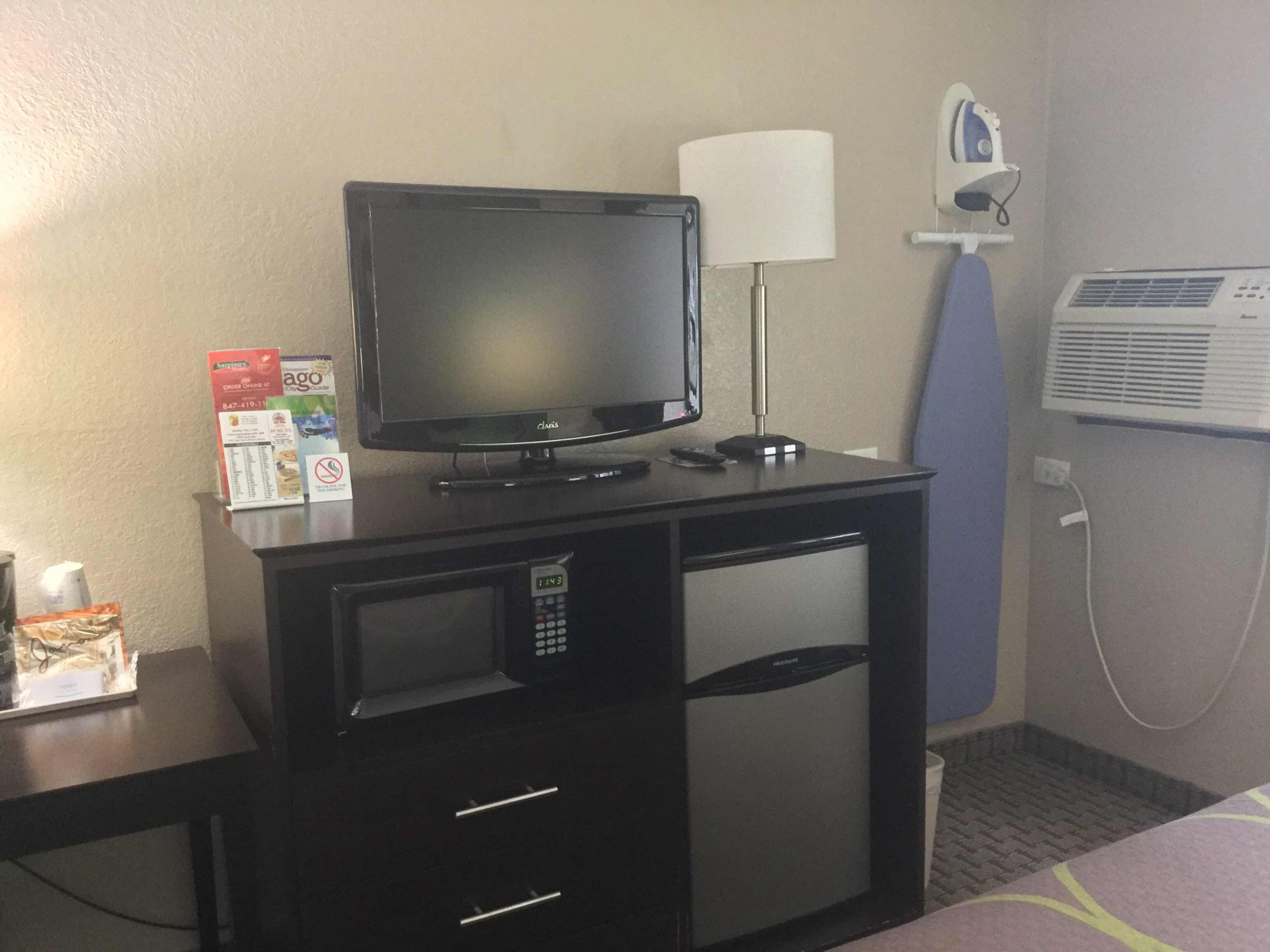 Photo - Super 8 by Wyndham Mundelein/Libertyville Area