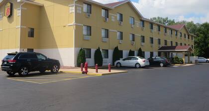 Super 8 by Wyndham Mundelein/Libertyville Area