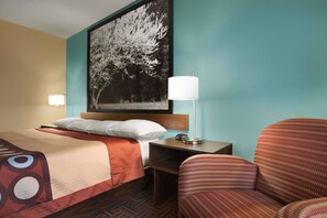 办公桌、熨斗/熨衣板、免费婴儿床、免费折叠床/加床