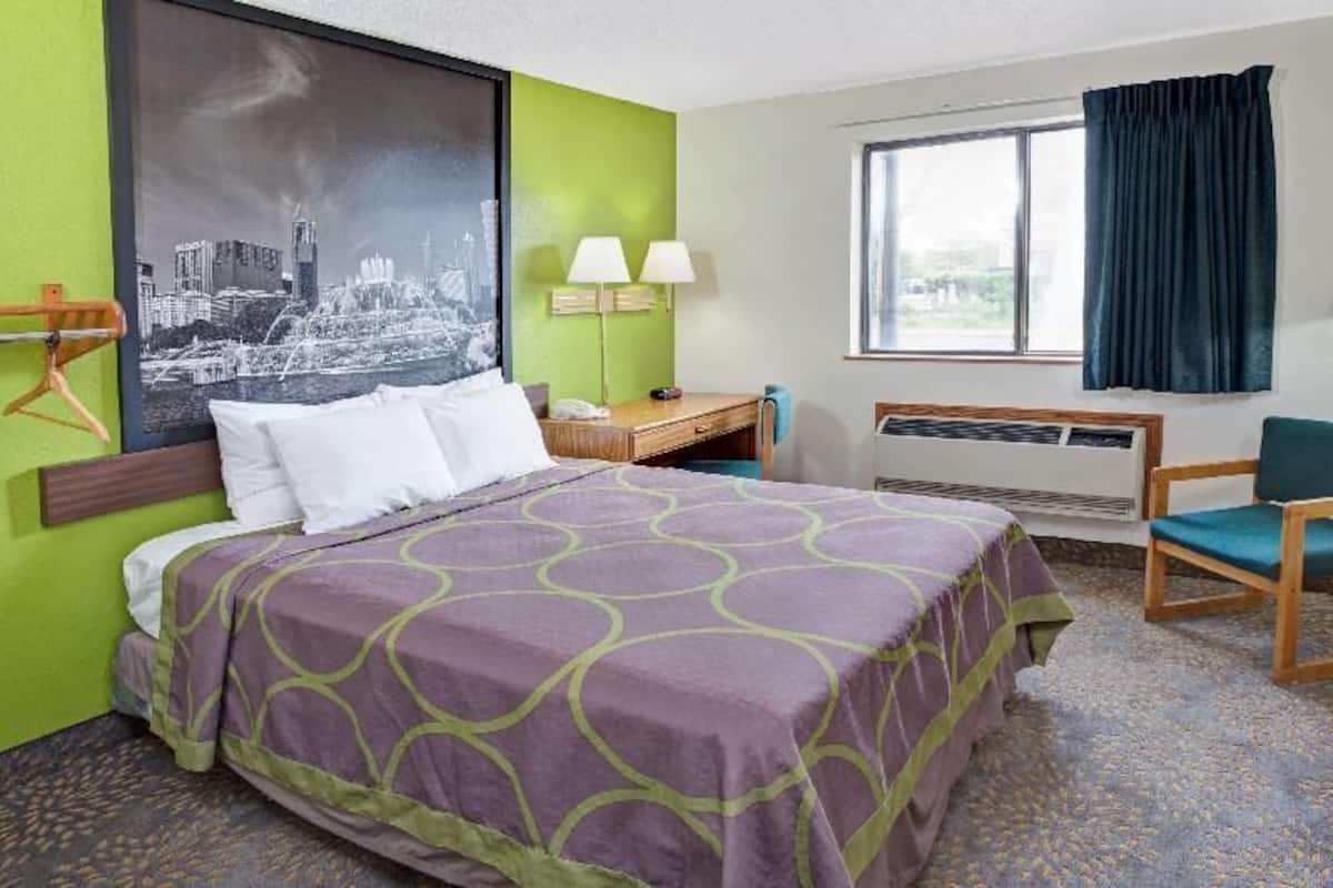 Desk, iron/ironing board, rollaway beds, free WiFi