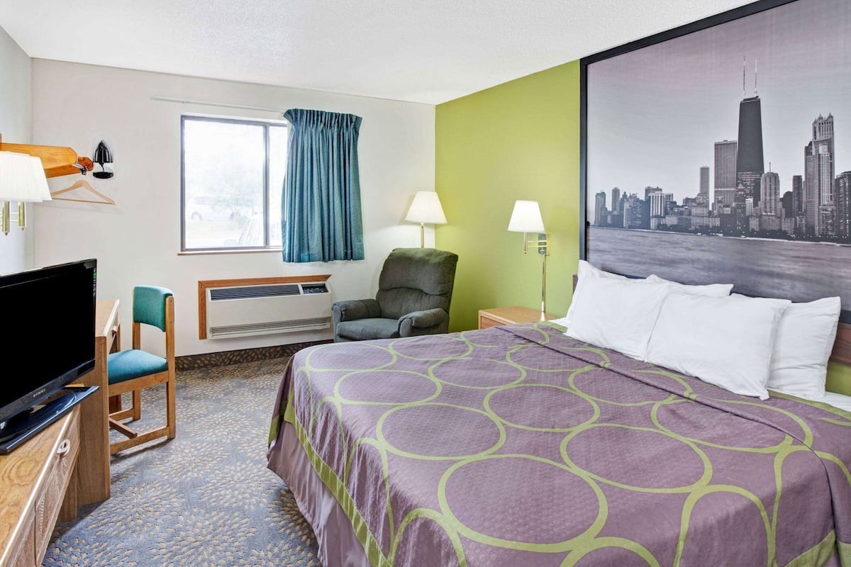Desk, iron/ironing board, rollaway beds, free WiFi
