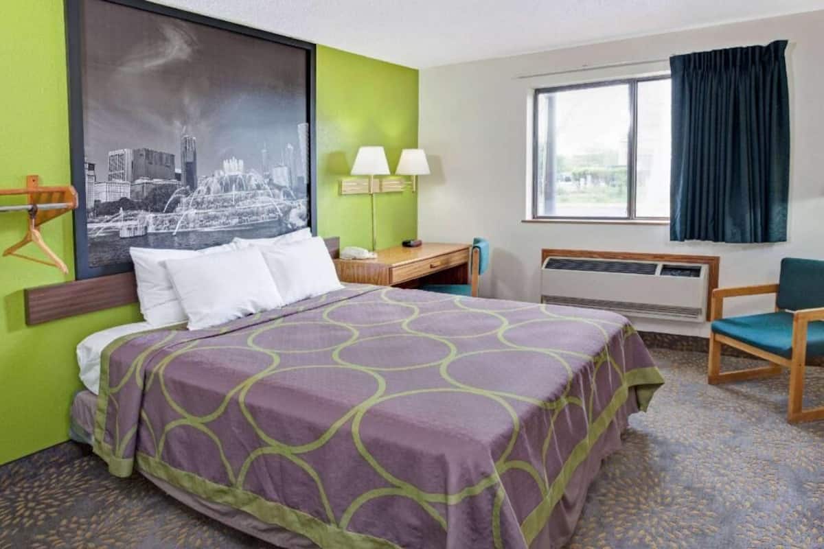 Desk, iron/ironing board, rollaway beds, free WiFi