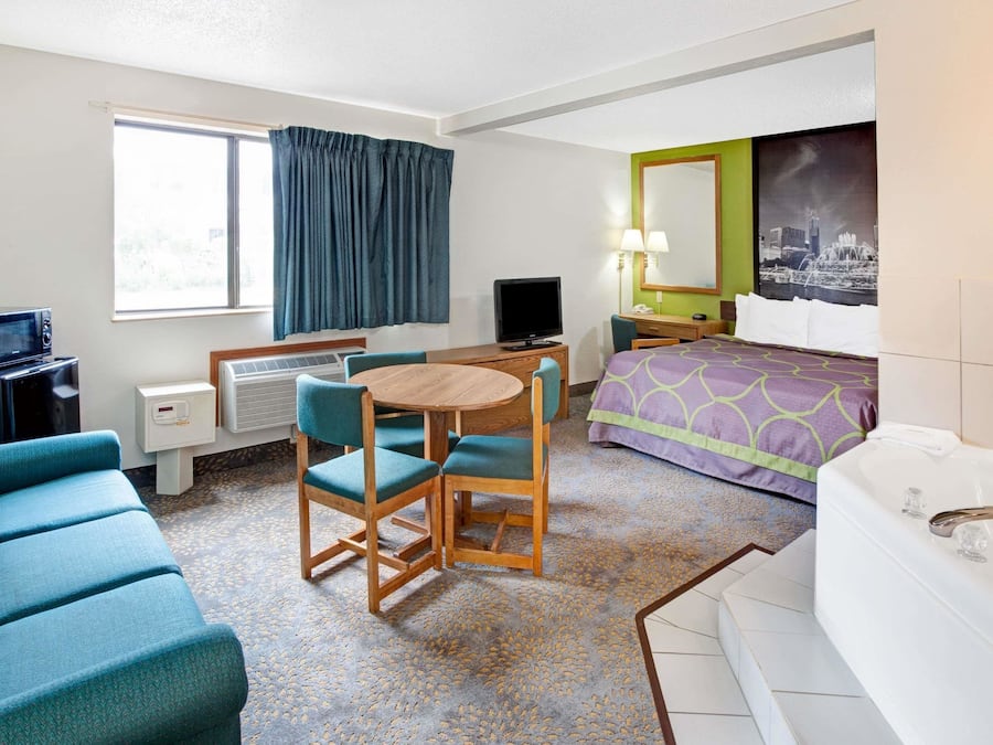 Desk, iron/ironing board, rollaway beds, free WiFi