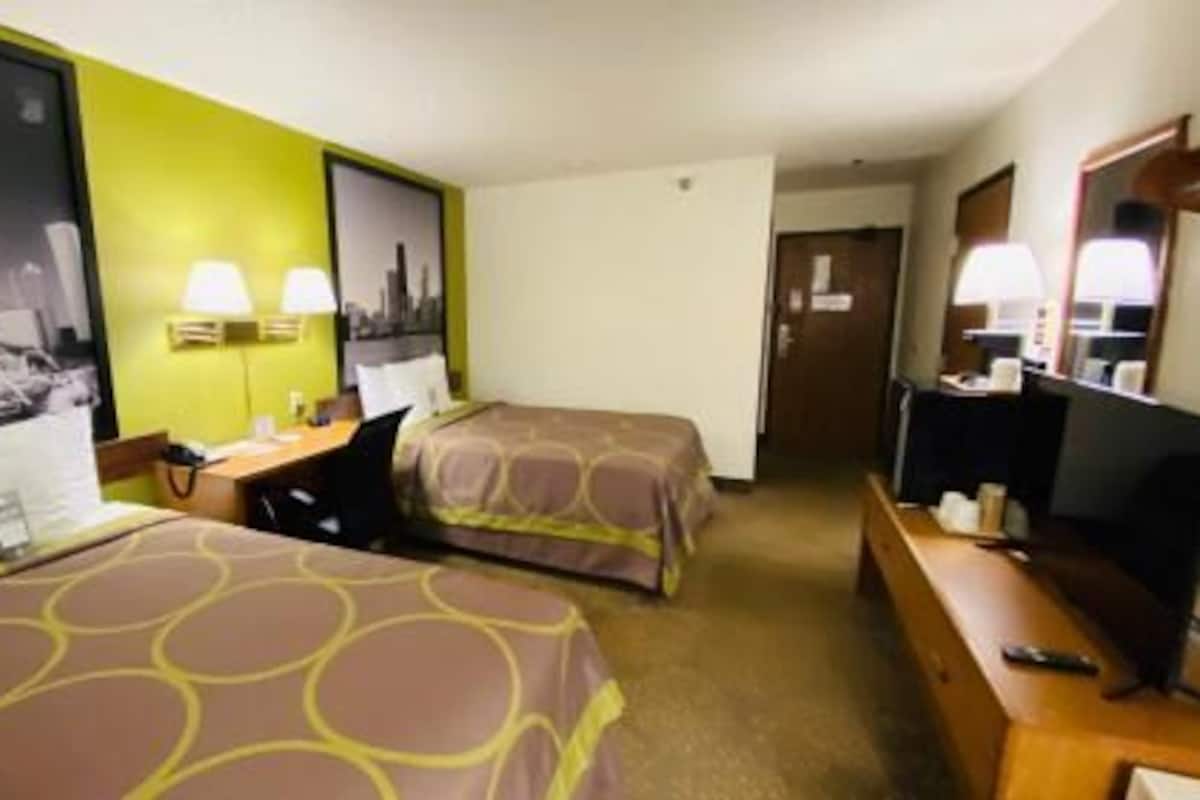 Desk, iron/ironing board, rollaway beds, free WiFi