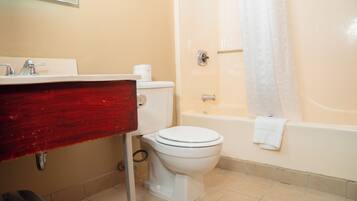 A bathroom with a toilet, sink, and bathtub.