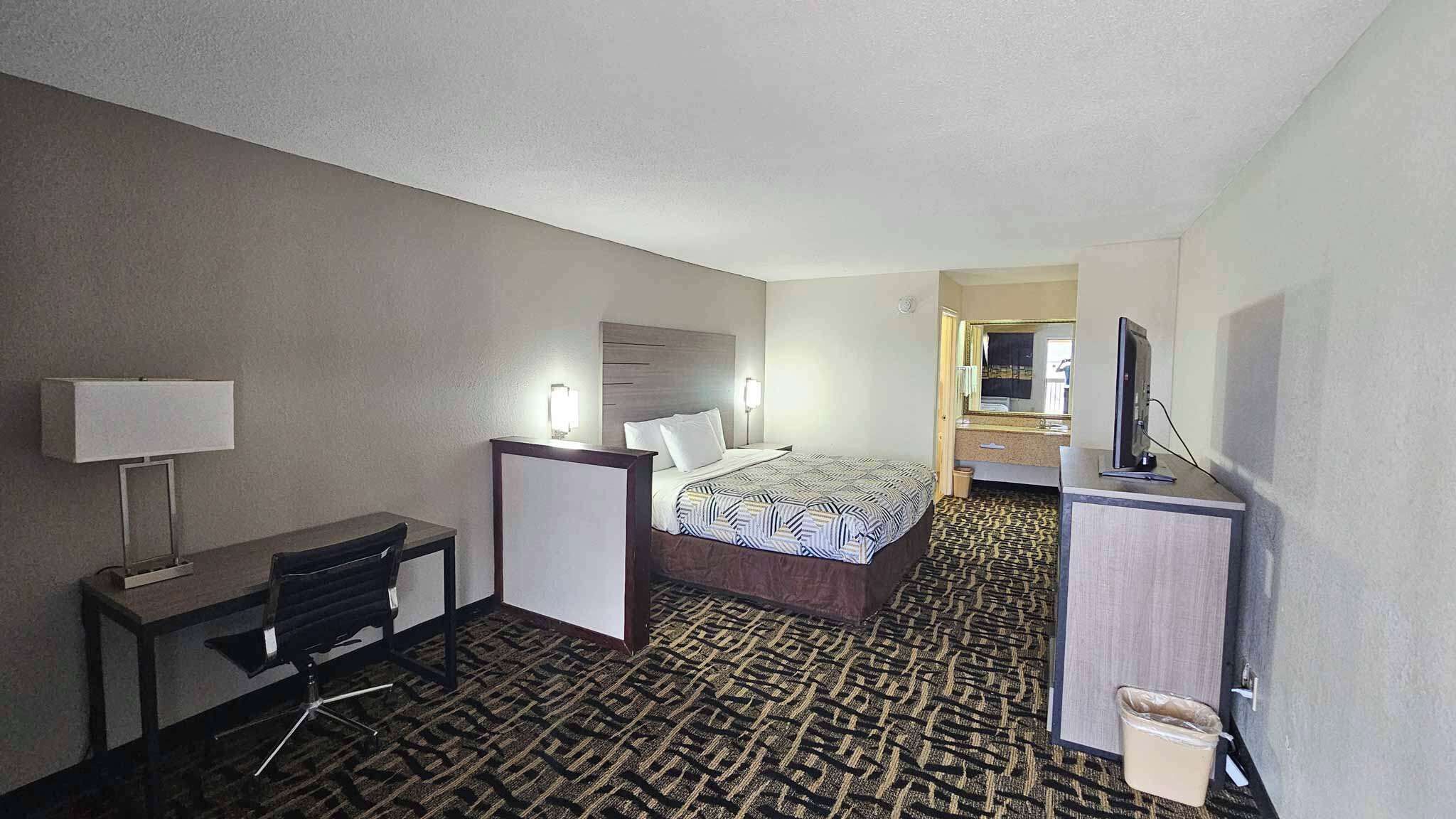 Deluxe Room, 1 Queen Bed, Non Smoking, Refrigerator &amp; Microwave | Desk, laptop workspace, blackout drapes, free WiFi