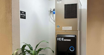 Motel 6 Litchfield, IL