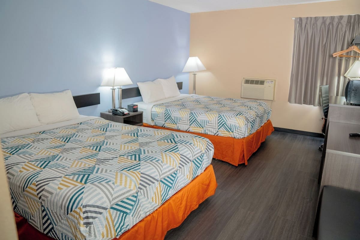 Skrivebord, skrivebord for bærbar PC og blendingsgardiner