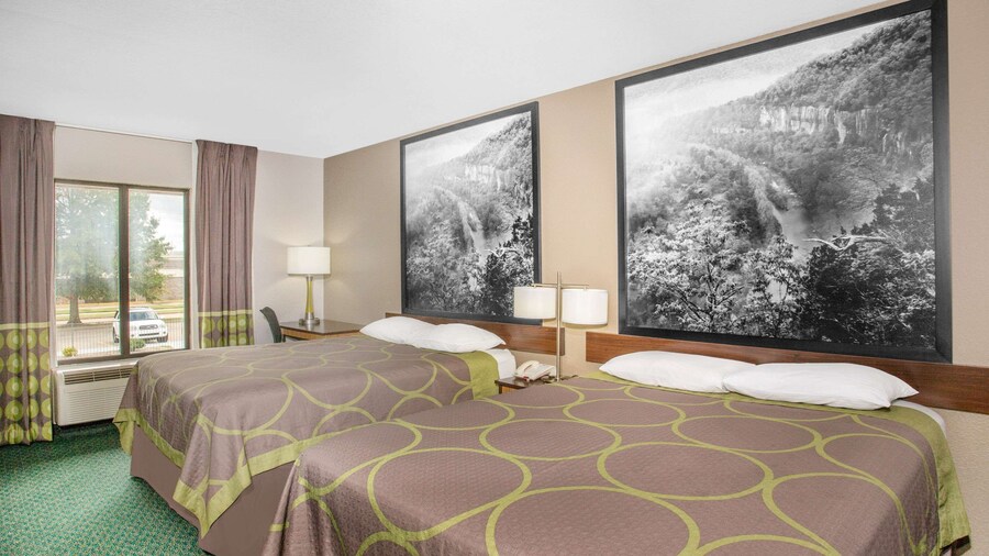 Super 8 by Wyndham Bentonville