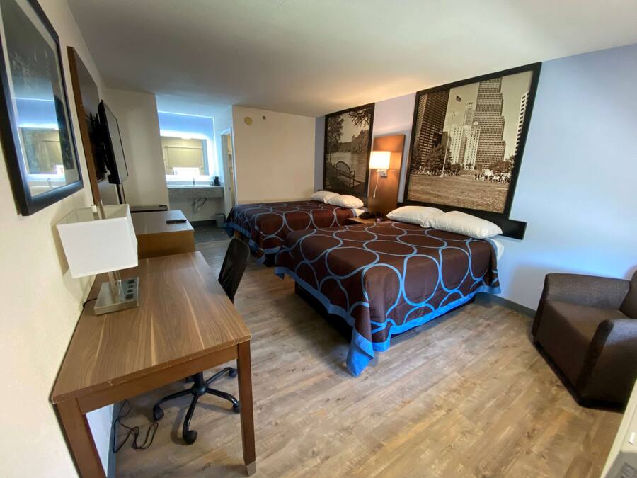 Caja de seguridad en la habitación y escritorio