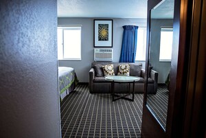 Muebles diferentes, escritorio, cunas gratuitas y wifi gratis 