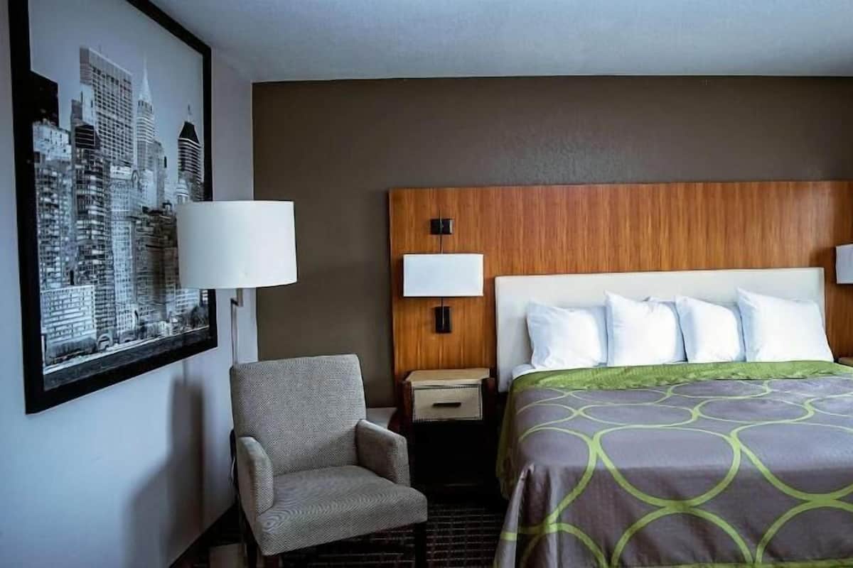 Individually furnished, desk, free cribs/infant beds, free WiFi