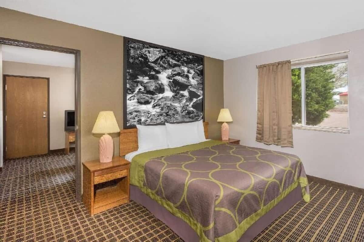 Individually furnished, desk, free cribs/infant beds, free WiFi