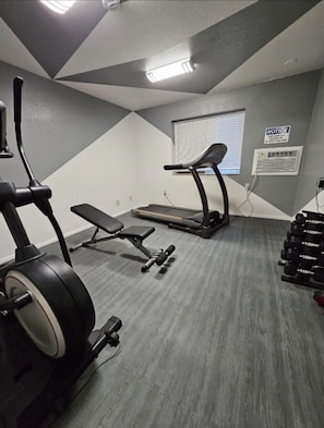 Fitness facility - Super 8 by Wyndham Holbrook (Holbrook)
