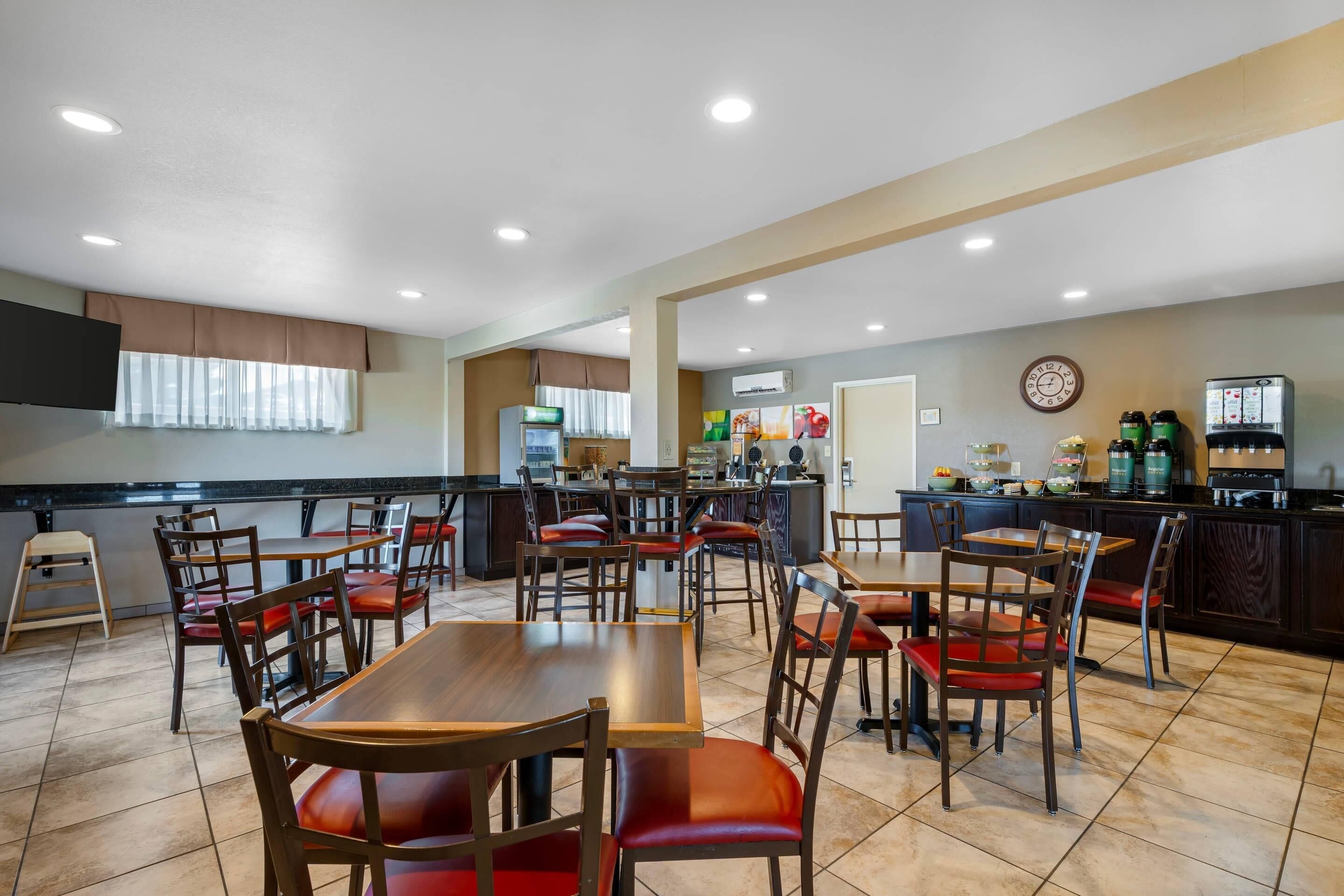 Free daily continental breakfast