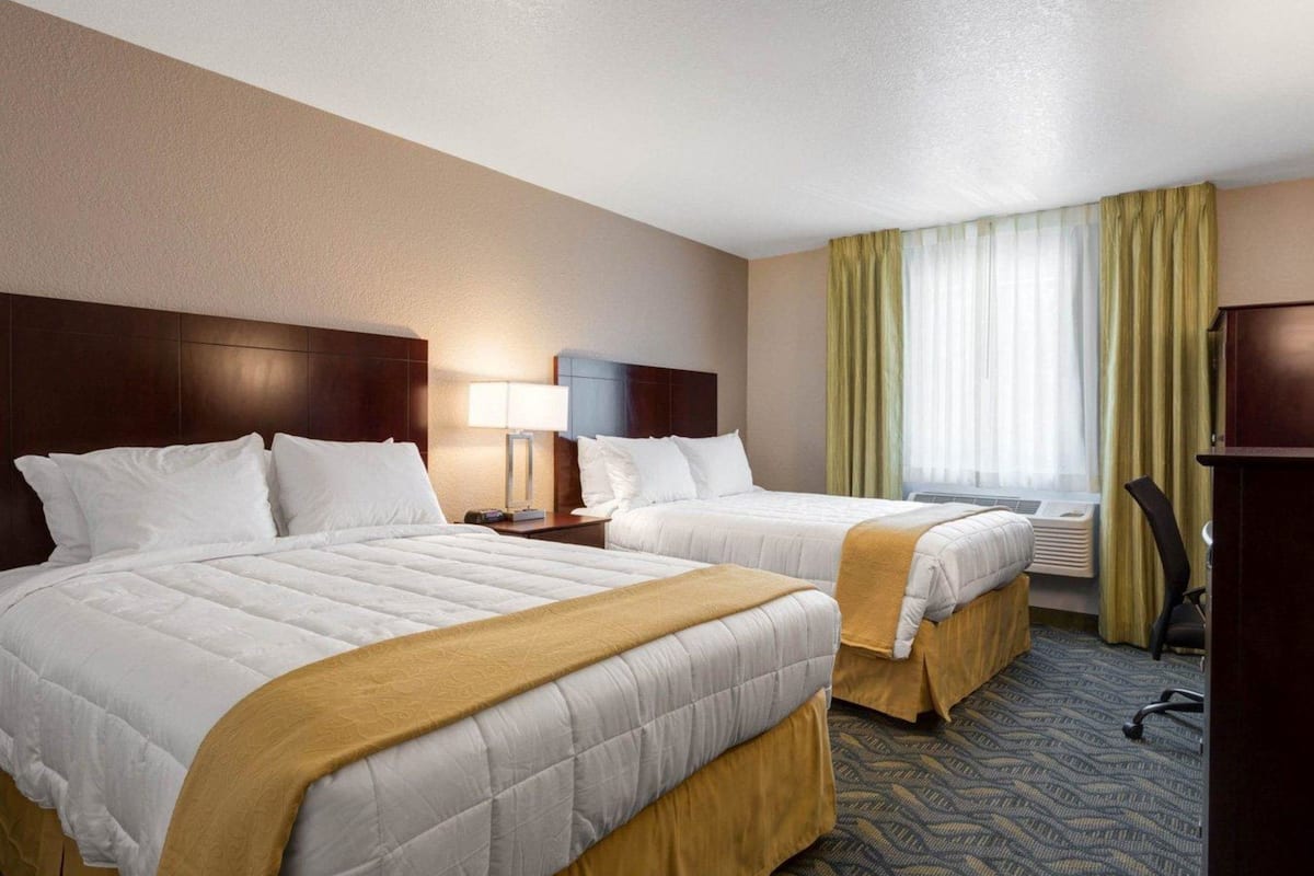 standard room, 2 queen beds, non smoking | desk, iron/ironing board, free cots/infant beds, free wifi