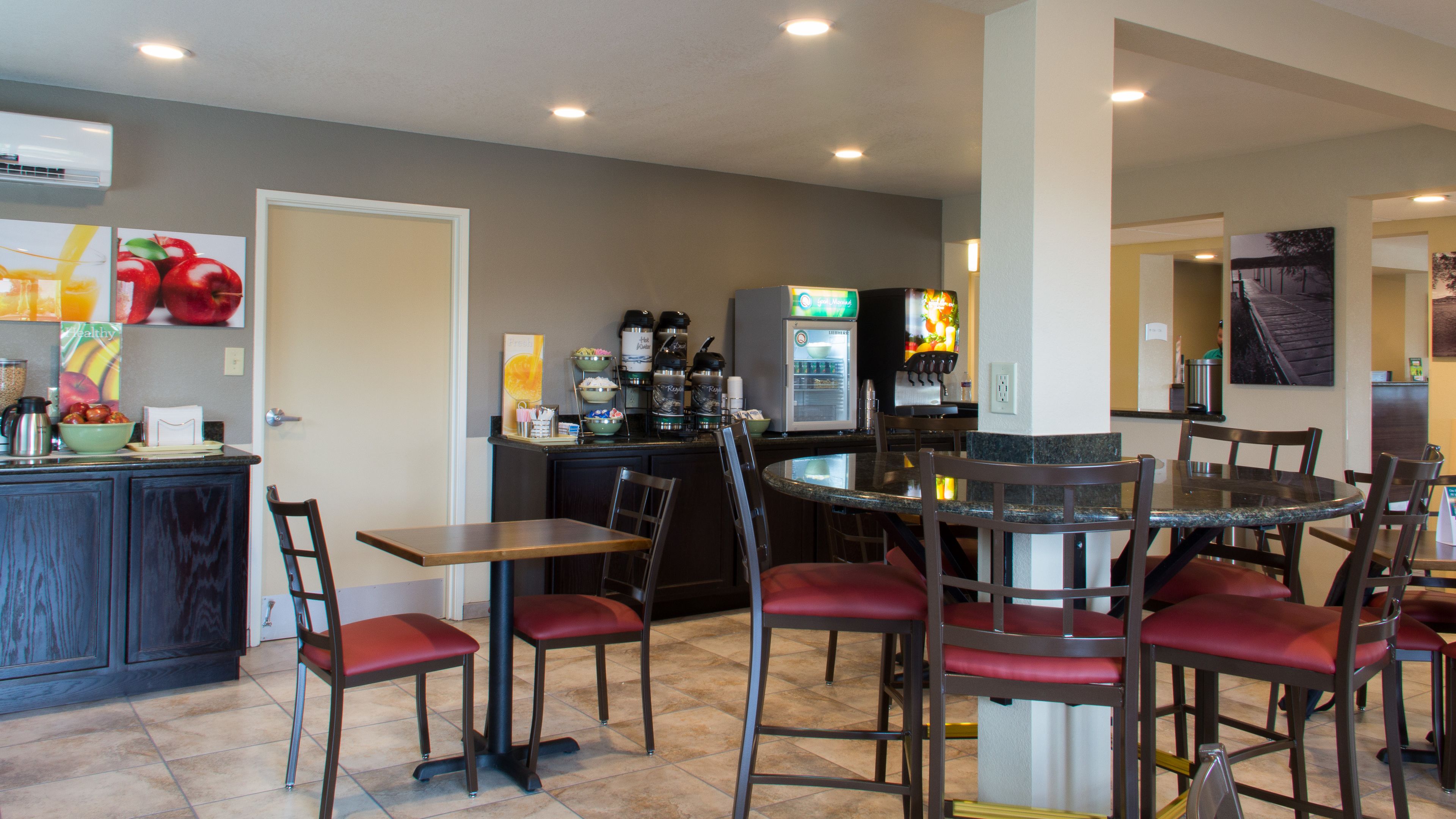 free daily continental breakfast