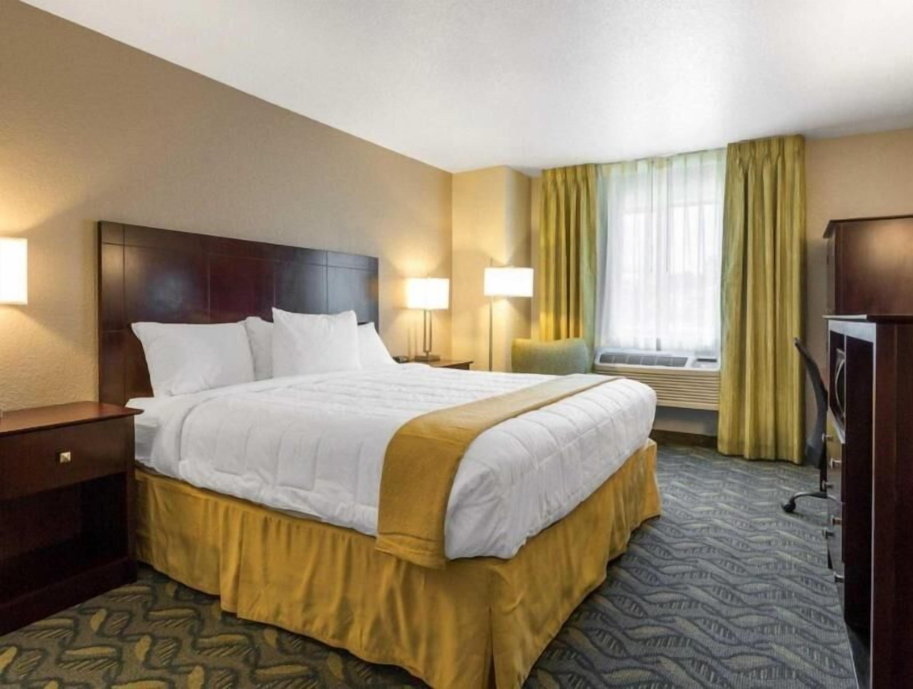 Bureau, fer et planche à repasser, lits bébé (gratuits), Wi-Fi gratuit