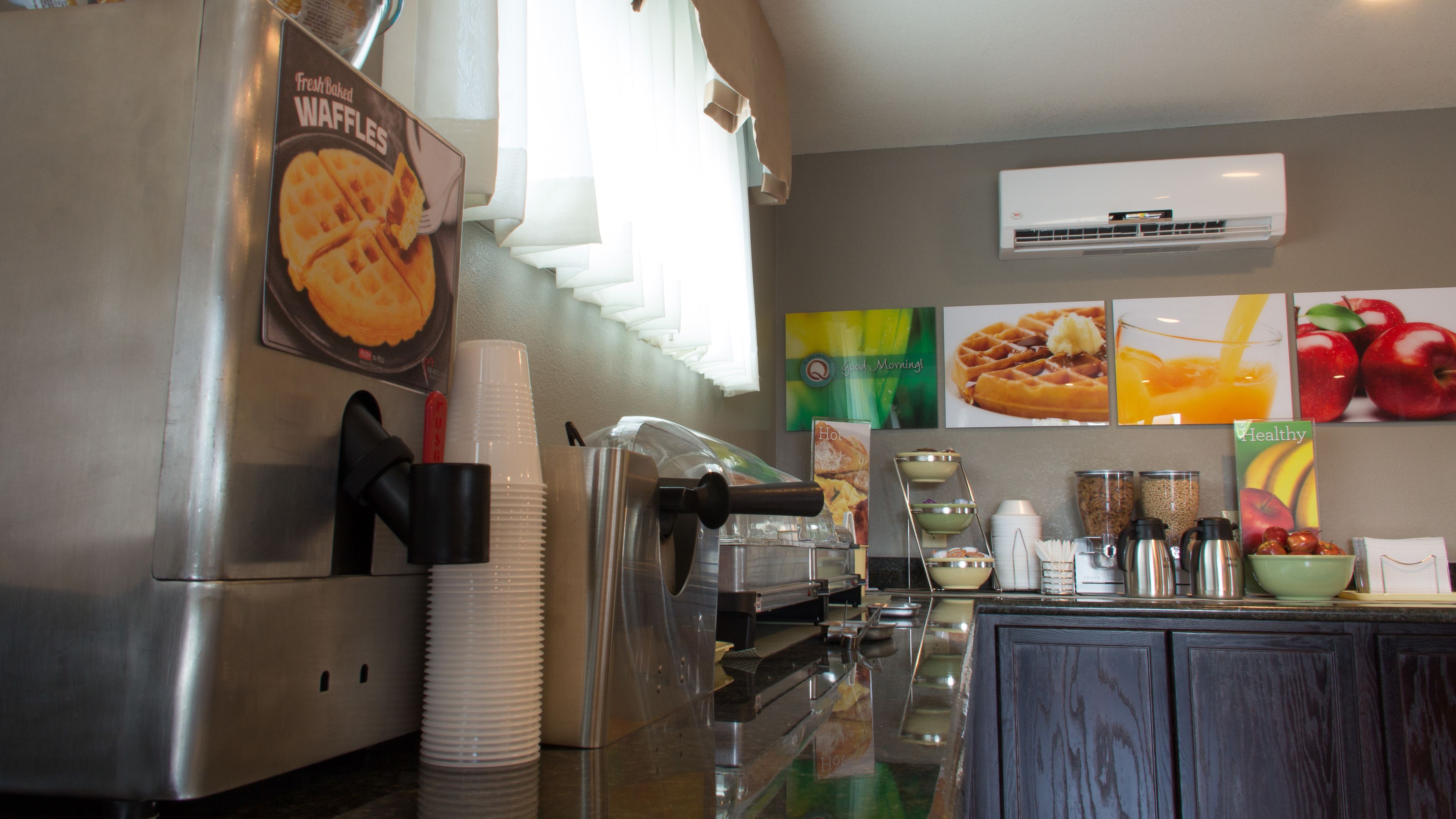 free daily continental breakfast