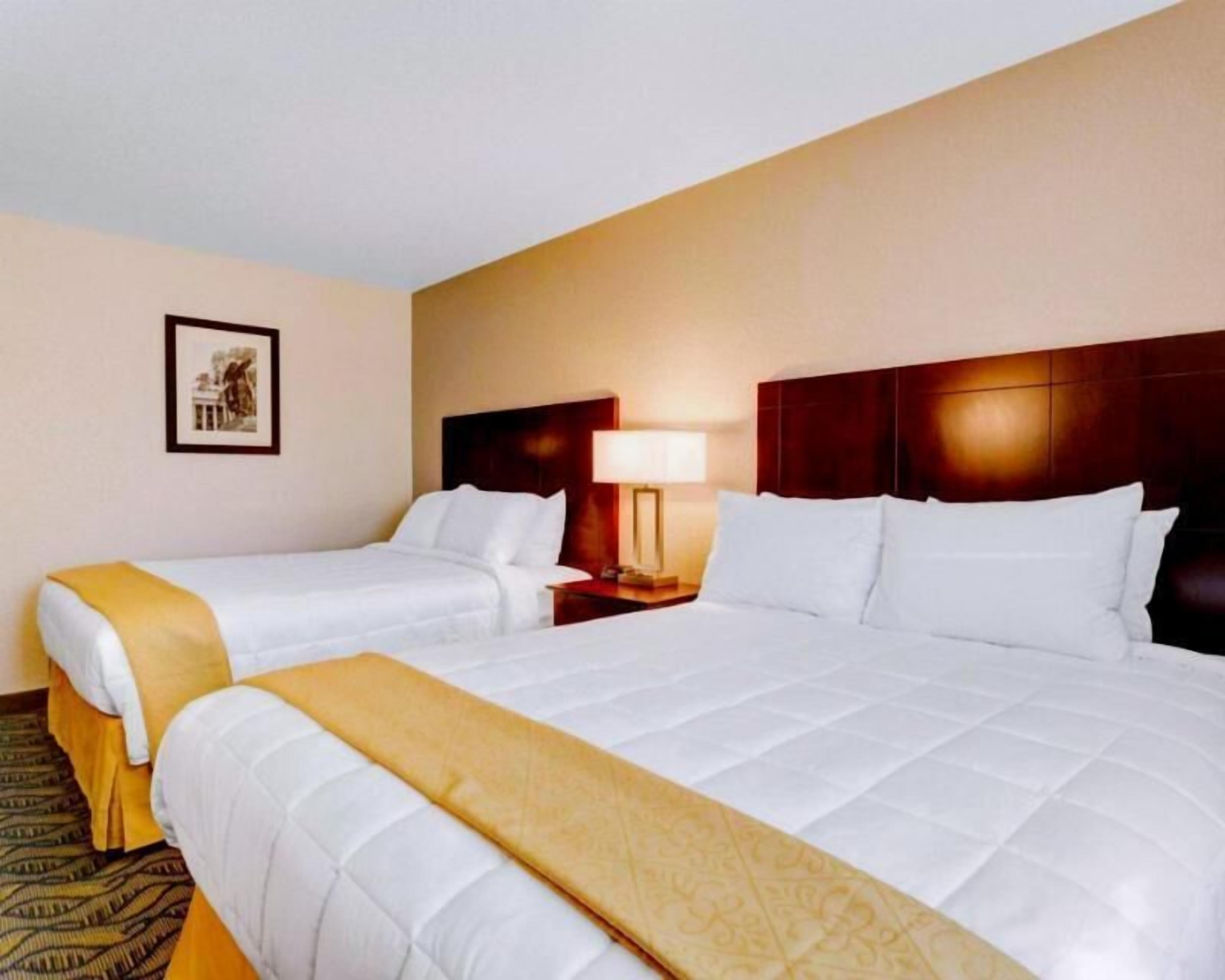 Bureau, fer et planche à repasser, lits bébé (gratuits), Wi-Fi gratuit