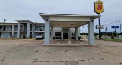 Super 8 by Wyndham Arkadelphia Caddo Valley Area