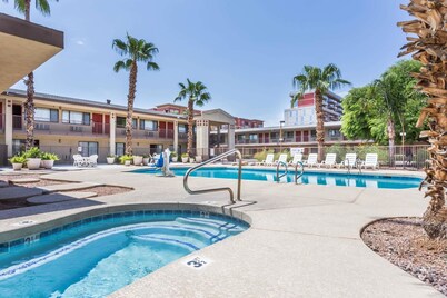 Super 8 by Wyndham Tempe/ASU/Airport