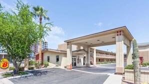 Exterior - Super 8 by Wyndham Tempe/ASU/Airport (Tempe)