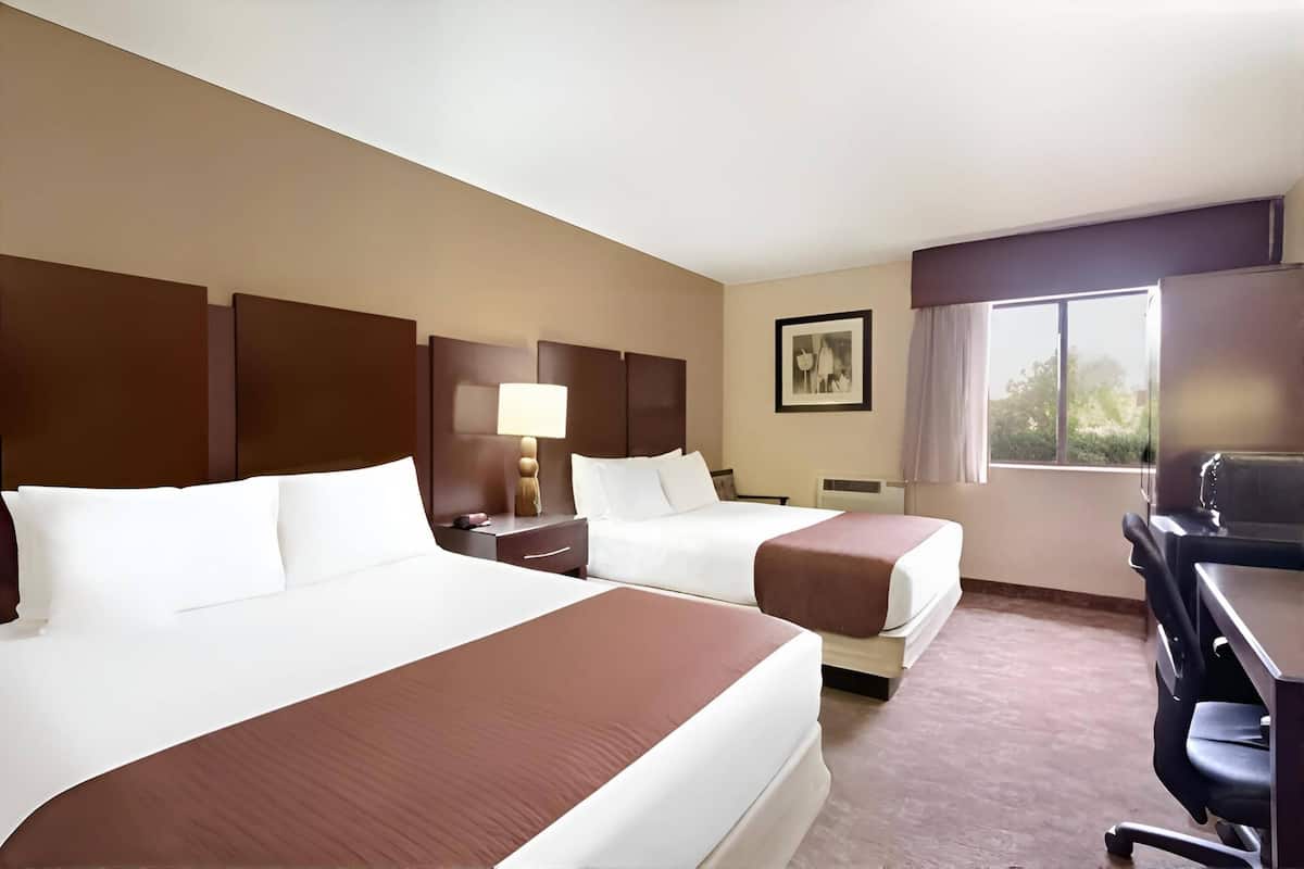 標準客房, 2 張加大雙人床, 非吸煙房 | 書桌、熨斗/熨衣板、免費無線上網、床單