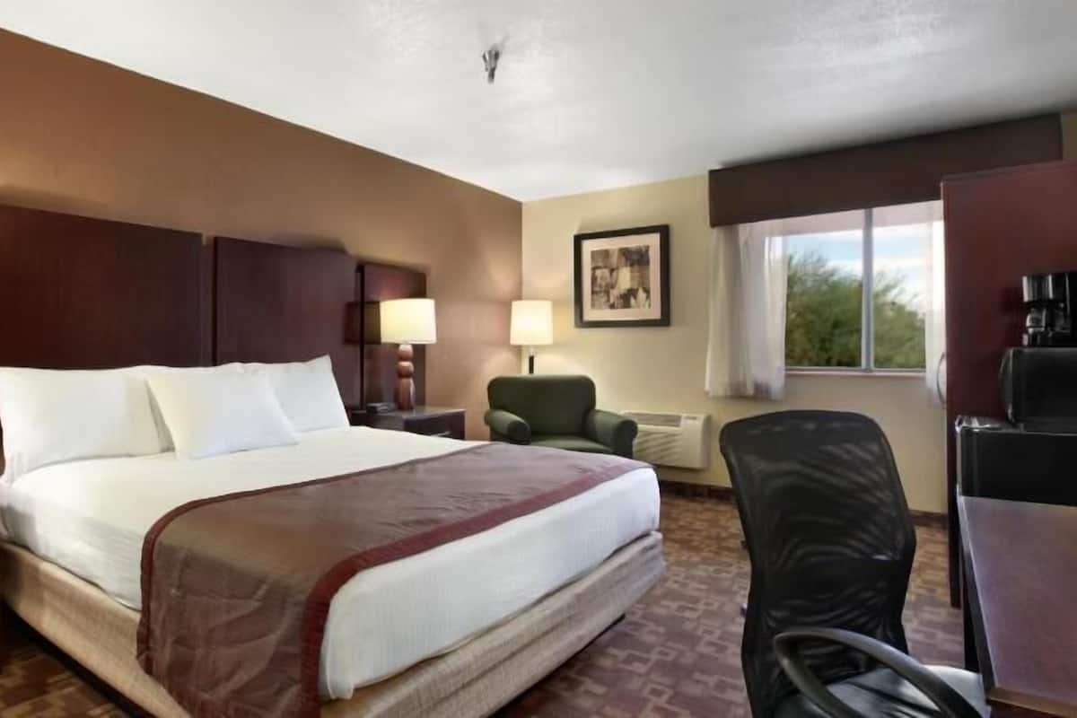 Desk, iron/ironing board, free WiFi, bed sheets