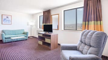 Suite, 1 King Bed | Desk, cribs/infant beds, free WiFi, bed sheets