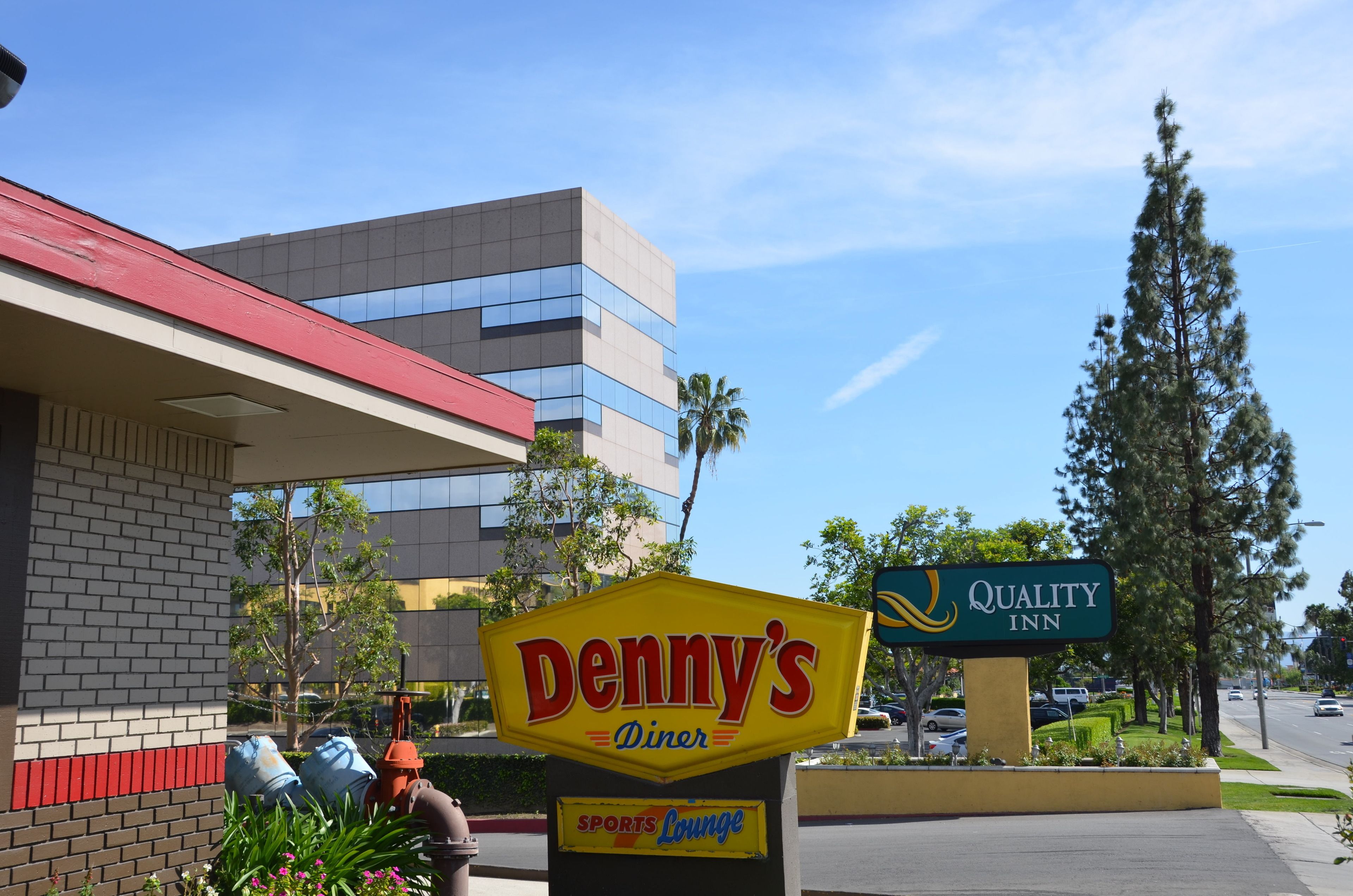 breakfast, lunch, dinner served; american cuisine