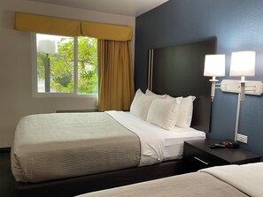 Desk, laptop workspace, blackout curtains, iron/ironing board - Quality Inn Ontario Airport Convention Center (Ontario)