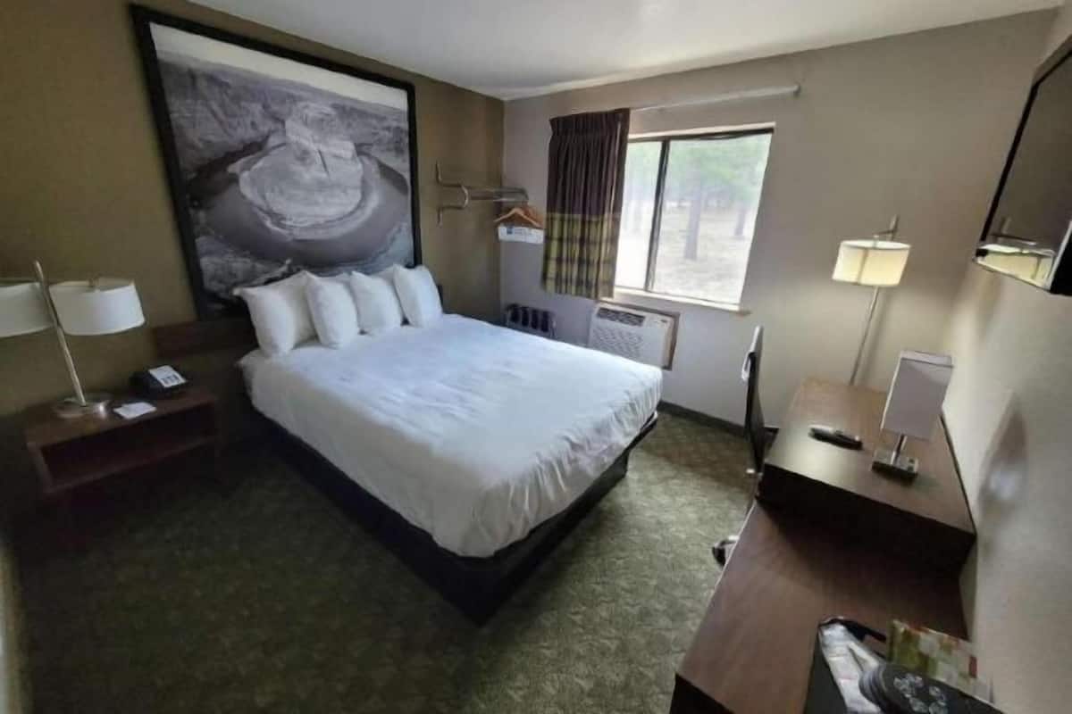 Desk, laptop workspace, free WiFi, bed sheets