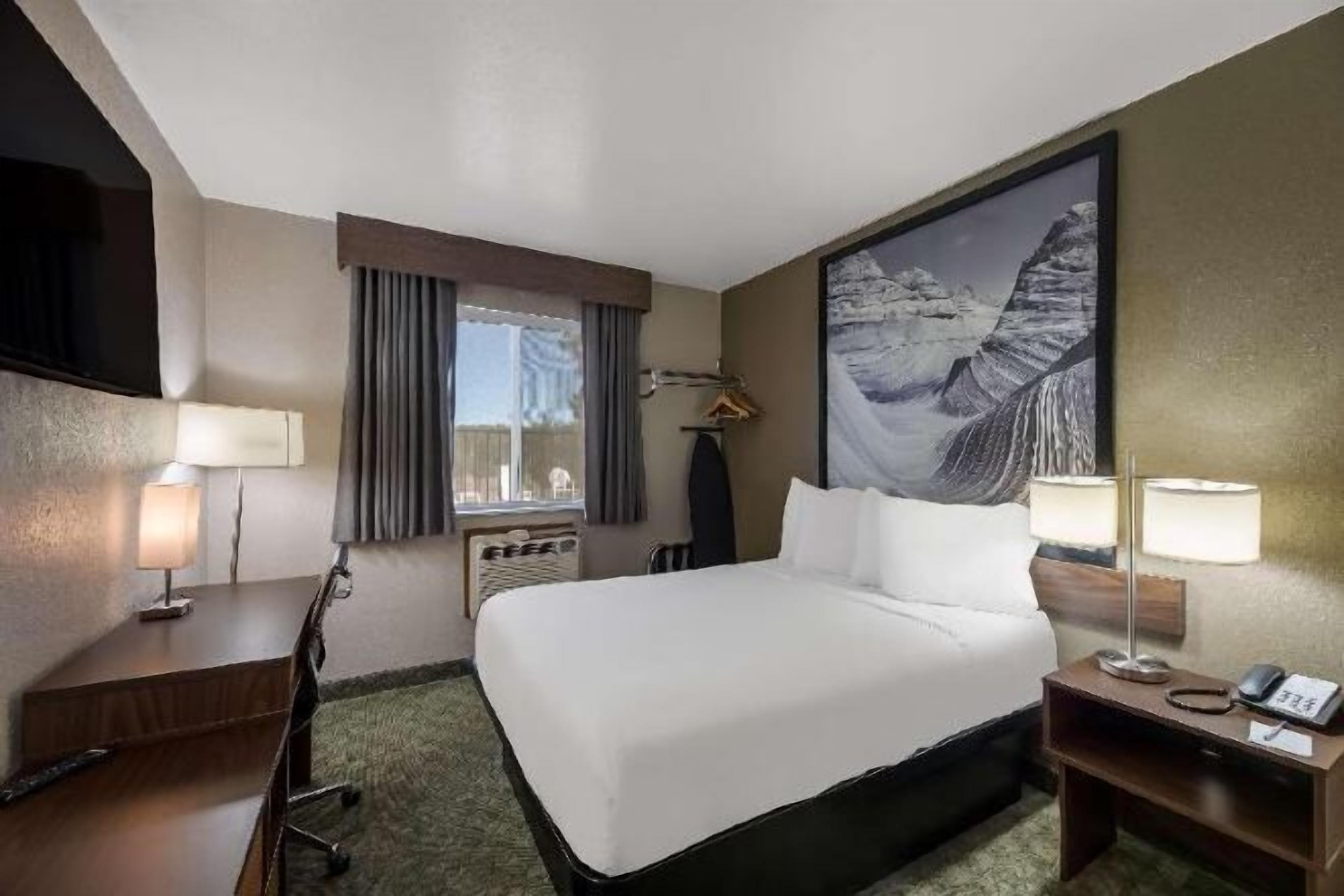 Desk, laptop workspace, free WiFi, bed sheets