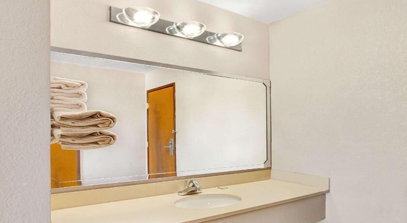 Kamar mandi | Kombinasi shower/bathtub dan perlengkapan mandi gratis